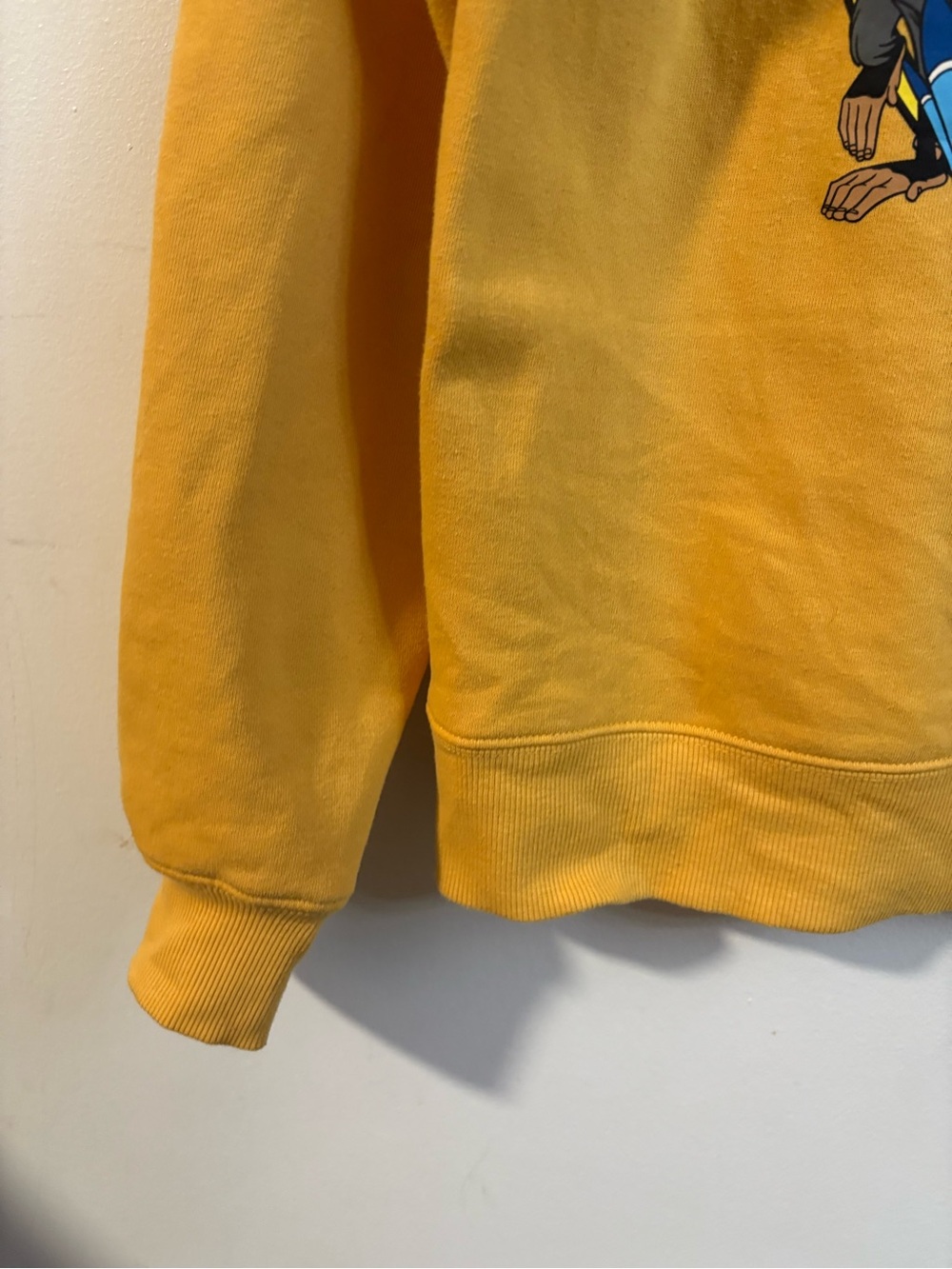 Disney The Lion King Graphic Crewneck Sweater - Yellow size medium - Picture 4 of 5